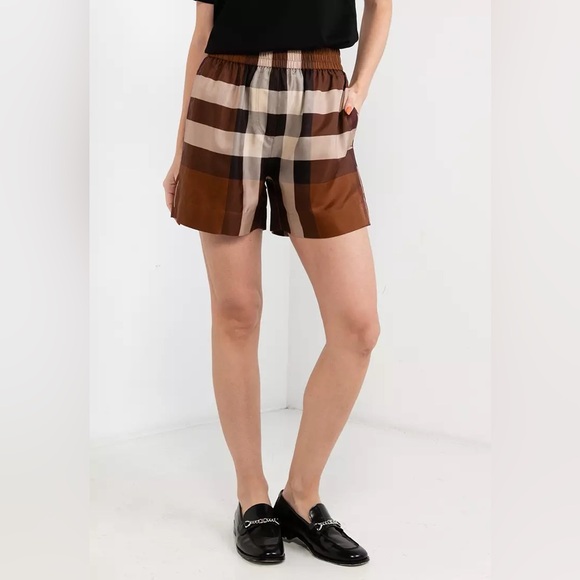 SILK CHECK BURBERRY SHORTS WOMENS Size 2 US - Picture 2 of 11